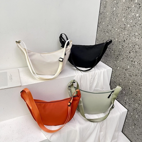 Borsa a Mezzaluna in Nylon da Donna Grande Capacità Tinta Unita Crossbody Bag Casual Stile Giapponese Tracolla Larga Regolabile Borsa a Spalla