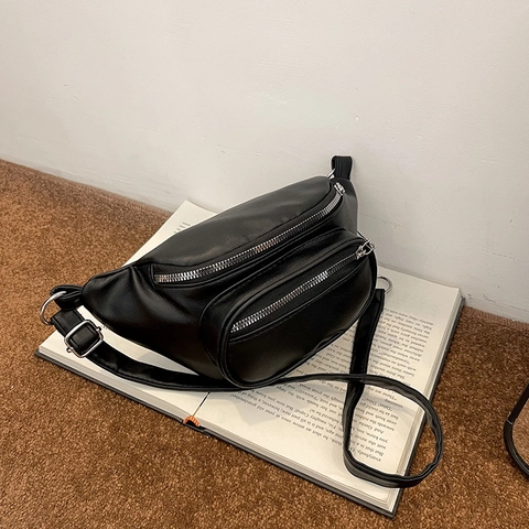 Sac de Poitrine en Cuir PU pour Femmes Mode Sac Banane à Double Fermeture Éclair Chaîne Argentée Sacoche de Selle Urbaine Minimaliste