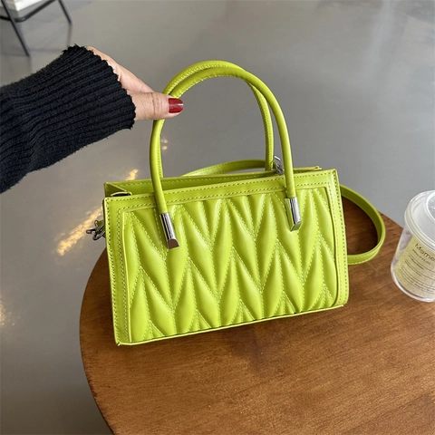 Women Fashion Quilted PU Leather Handbag Elegant Matelassé V-Pattern Crossbody Shoulder Bag Small Square Commuting Bag