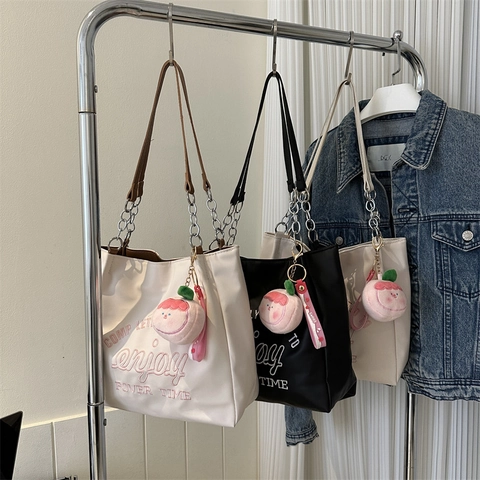 Dames Grote Capaciteit Tote Bag Koreaans Geborduurd PU Leer Schoudertas Met Kettingband En Perzik Hanger Casual Handtas