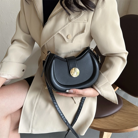 Bolso de Hombro de Media Luna Minimalista de Cuero de PU para Mujer Hebilla de Metal Dorado Color Sólido Bolso de Bandolera Moda