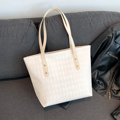 Women Fashion Quilted Tote Bag Large Capacity PU Leather Simple Solid Color Commuter Shoulder Bag With Rivet Decoration