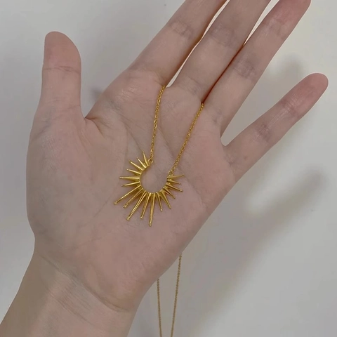 Sun Pendant Necklace Stainless Steel Minimalist Sunburst Celestial Charm Clavicle Chain Jewelry For Women Men Gold