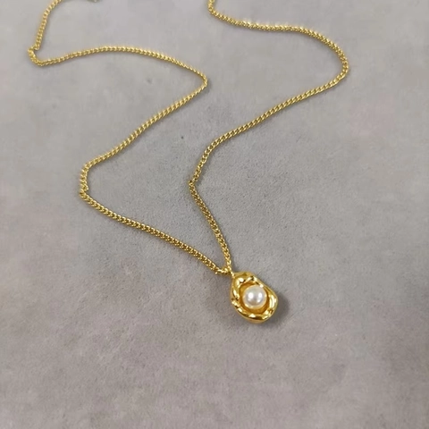 French Vintage Irregular Lava Titanium Steel Necklace For Women Elegant White Artificial Pearl Pendant Gold Plated Clavicle Chain