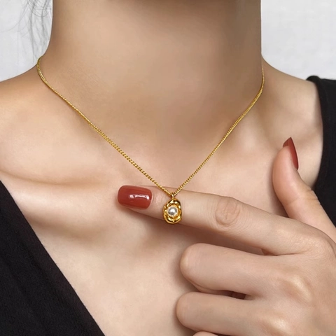 French Vintage Irregular Lava Titanium Steel Necklace For Women Elegant White Artificial Pearl Pendant Gold Plated Clavicle Chain