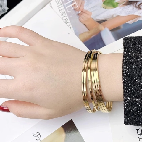 Minimalist Titanium Steel Bangle For Women Plated 18K Gold Plain Round Bracelet Fashion Niche Luxury Jewelry Accessory