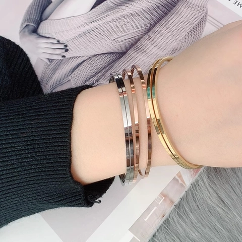 Minimalist Titanium Steel Bangle For Women Plated 18K Gold Plain Round Bracelet Fashion Niche Luxury Jewelry Accessory