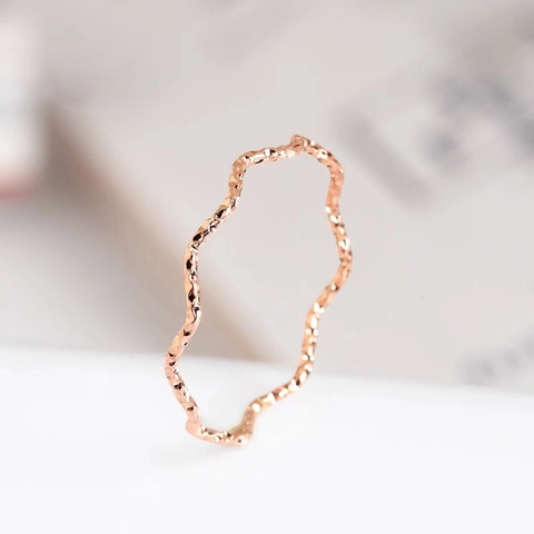 Golftextuur Ring Titanium Staal Gehamerd Minimalistische Dunne Band Mode-Sieraden Voor Vrouwen Stapelbare Luxe