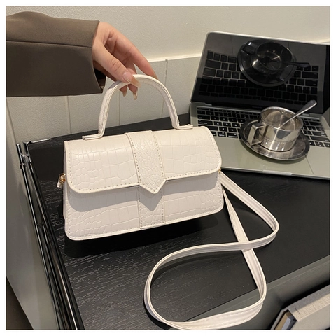 Women Crocodile Pattern Shoulder Bag PU Leather Small Square Crossbody Bag With Top Grip Flap Fashion Trendy