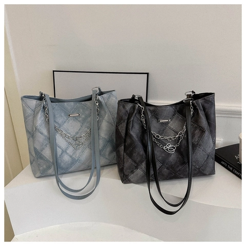 Borsa Tote da Donna Vintage Trapuntata a Rombi Con Catena in Metallo Ciondolo a Cuore Grande Capacità Spalla Quotidiana Blu Nero