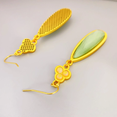 Pendientes De Gota De Lágrima Retro Para Mujer Latón Chapado En Oro De 18K Con Piedra Verde Claro Y Acento De Flor Vintage