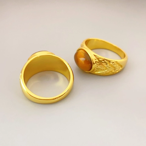 Französischer Vintage-Ring aus Messing 18 Karat vergoldet mit ovalem Tigerauge Federrelief-Muster für Damen Herren Schmuck