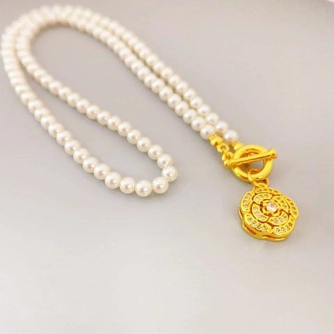 Elegant Artificial Pearl Necklace With Zirconia Camellia Flower Pendant Copper 18K Gold Plated OT Toggle Clasp Jewelry Women