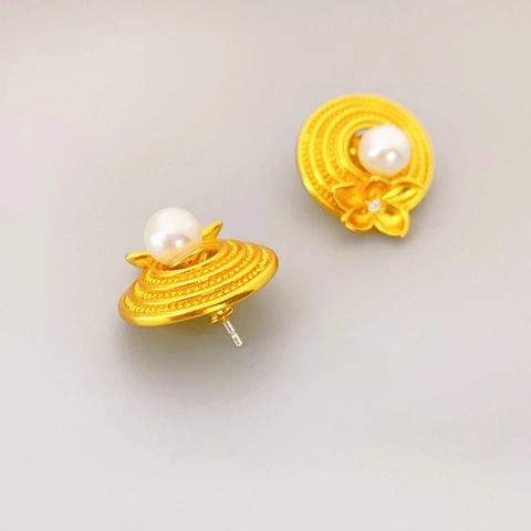 Messing Ohrstecker Mit 925 Sterling Silber Ohrstift 18K Vergoldet Künstliche Perle Blume Spiralstruktur Vintage Elegant