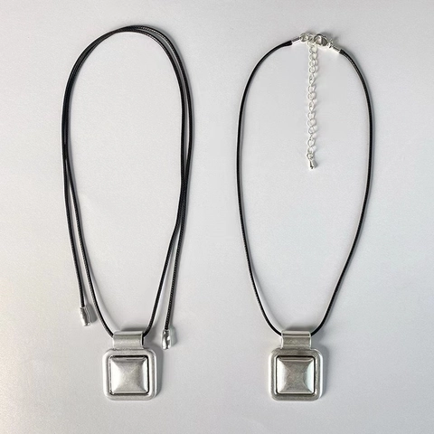 Collana Con Pendente Quadrato Minimalista In Rame Placcato Argento Opaco Geometrico Corda Nera Gioielli Moda Per Donne