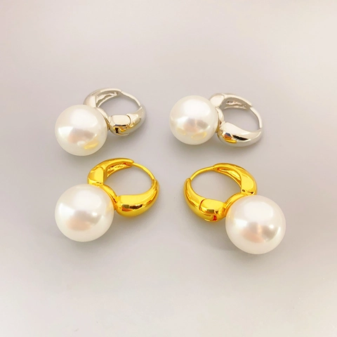 Elegante 18K Vergoldete Messing Creolen Mit Großen Runden Weißen Künstliche Perlen Minimalistischer Modeschmuck Für Damen Alltag Büro Accessoire