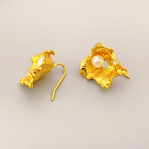 Vintage Copper Hook Earrings Irregular Crinkled Leaf Shape Round Artificial Pearl Rhinestone Gold Plated Elegant Jewelry For Women