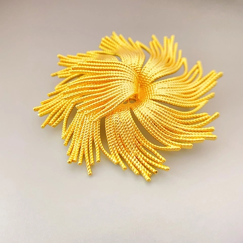 Vintage Fireworks Brooch Copper Gold Plated Windmill Shape Radial Textured Corsage For Women Luxury Retro Style