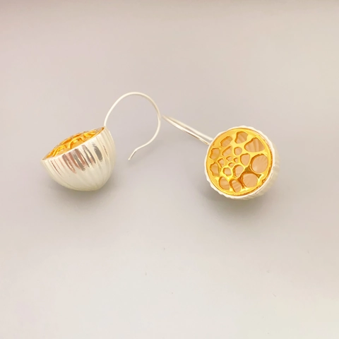 Boucles D'oreilles Pendantes Hémisphériques Creuses Style Français Vintage Géométrique Bicolore Laiton Plqué Or Femmes Chic