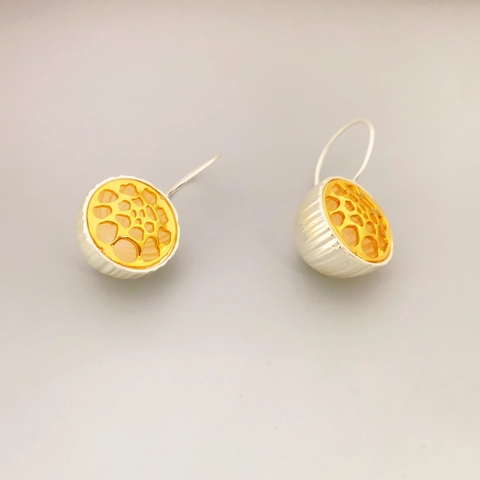 Boucles D'oreilles Pendantes Hémisphériques Creuses Style Français Vintage Géométrique Bicolore Laiton Plqué Or Femmes Chic