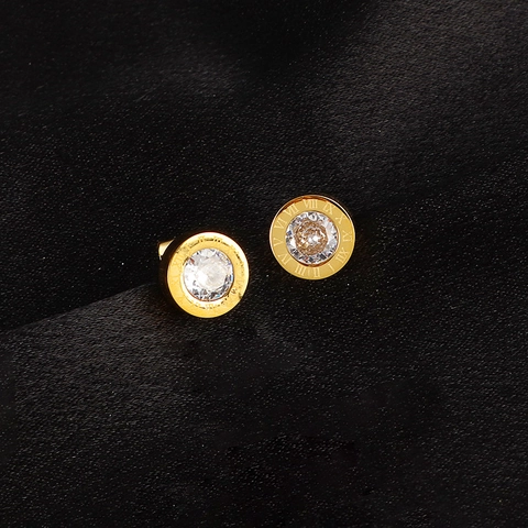 Round Stud Earrings Titanium Steel Zircon Inlaid Roman Numerals 18K Gold Plated Minimalist Luxury Unisex