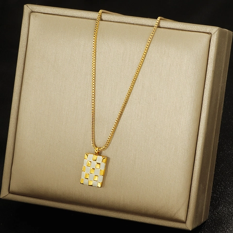 Collana Con Pendente Rettangolare A Scacchi Acciaio Al Titanio Placcato Oro 18K Smalto Catena Veneziana Gioielli Da Donna