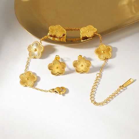 Luxus 18K Vergoldeter Edelstahl Doppelseitige Fünfblättrige Blume Armband Und Ohrstecker Set Elegante Radiale Textur