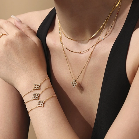 Edelstahl Zirkonia Schneeflocke Anhänger Halskette Und Armband Leicht Luxus Vergoldet Schmuck Kollektion Für Damen