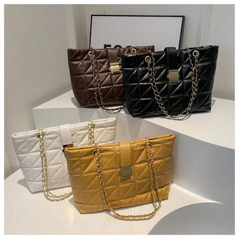 Large Quilted Tote Bag PU Leather Fashionable Gold Chain Shoulder Bag With Metal Lock For Women Casual Versatile Chic