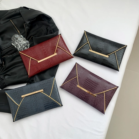 Women Fashion Crocodile Pattern PU Leather Envelope Clutch Bag Gold Metal Decor Elegant Party Evening Shoulder Bag