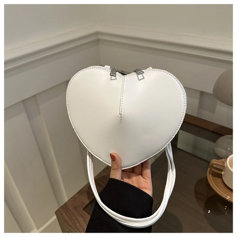 Fashion Heart Shaped PU Leather Crossbody Bag For Women Small Shoulder Bag Casual Sweet Love Messenger Bag For Daily Dating
