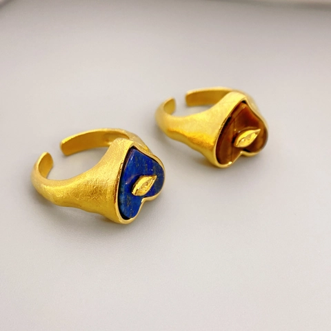 Anillo Ajustable Abierto Forma Corazón Vintage Cobre Chapado Oro 18K Lapislázuli Ojo De Tigre Mate Martillado
