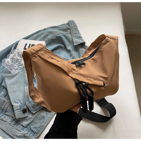 Bolso de Hombro de Media Luna de Nailon para Mujer Gran Capacidad Casual Estilo Japonés Color Sólido Bolso Bandolera Hobo