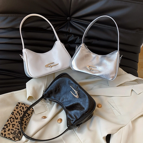 Borsa A Spalla Da Donna In Pelle PU Texture Increspata Borsa Hobo A Mezzaluna Con Ornamento Metallico Borsa Sottobraccio