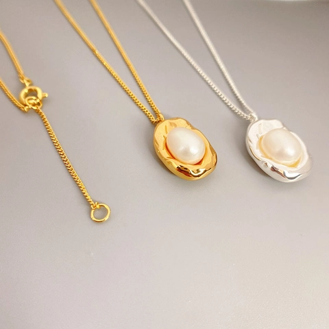 Minimalist Freshwater Pearl Pendant Necklace Copper Irregular Molten Metal Bean Clavicle Chain For Women Fashion Jewelry