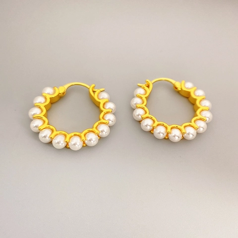 Mode Koperen Ringoorbellen Met Witte Kunstparels 18K Verguld Ingelegd Voor Vrouwen Elegante Minimalistische Sieraden