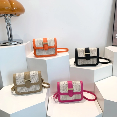 Women's Fashion Woven Straw Crossbody Bag Contrast Color PU Leather Shoulder Bag With Metal H-Buckle Small Square Bag For Summer Vacation