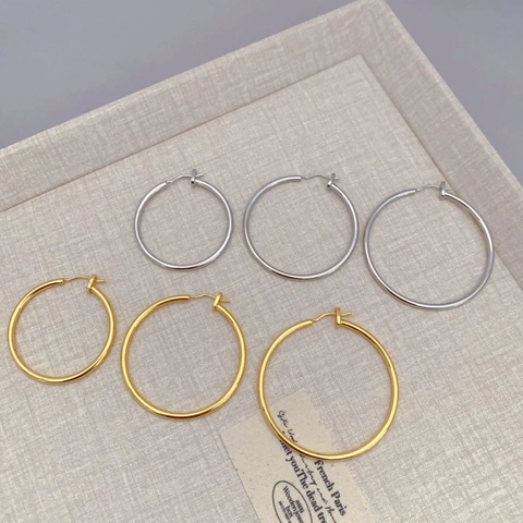 Französischer Nischen Minimalismus Dünne Creolen Messing Vergoldet Für Damen Personalisierte Einfache Geometrische Kreisförmige Schmuck Accessoire