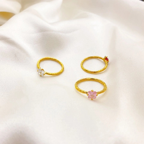 Bague en Cuivre Plaqué Or 18K Texture Martelée Vintage Zirconia Carré Élégante Bague de Doigt en Pierre Gemme Bijoux Femme