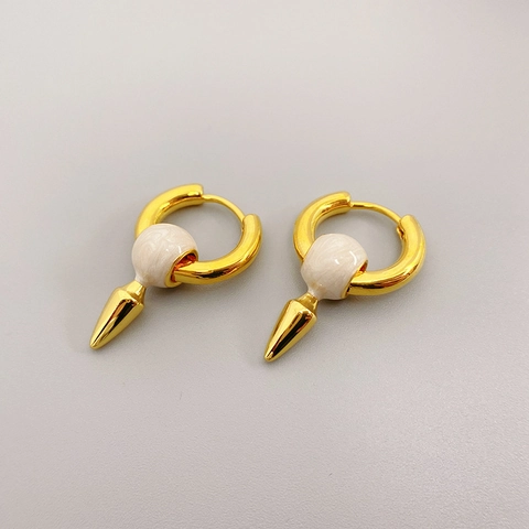 Boucles D'oreilles Pendantes Cône Balle Cuivre Plqué Or 18K Avec Perle Émail Blanc Marbré Style Français Bijoux Punk