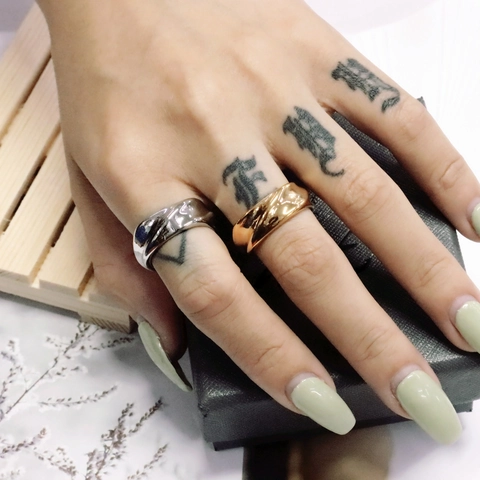 Anillo de Mujer de Acero Inoxidable Bañado en Oro de 18K Minimalista Geométrico Trenzado Onda Zirconia Joyería de Moda Regalo