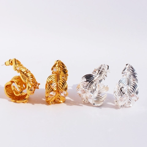Orecchini In Ottone A Forma Di C Con Piuma Arricciata Zircone E Perno In Argento Sterling 925 Per Donna