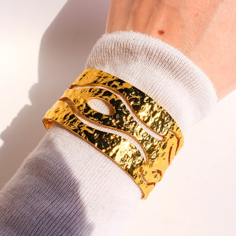 Hammered Textur Manschettenarmreif Messing Vergoldet Breit Offen Armband Retro Unregelmäßig Ausgehöhlt Statement Schmuck Für Damen