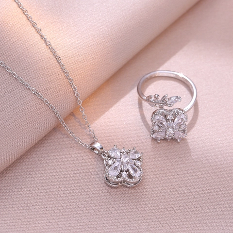 Ensemble de Bijoux Trèfle à Quatre Feuilles Rotatif en Zirconia pour Femmes Acier Inoxydable Plaqué Or Argent Collier Pendentif Pétale Et Bague Réglable Accessoires de Mode
