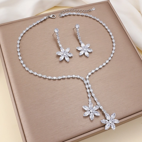 Blumen Zirkonia Halskette Hängende Ohrringe Titanstahl Kupfer Elegante Mode Damen Braut Hochzeit Party