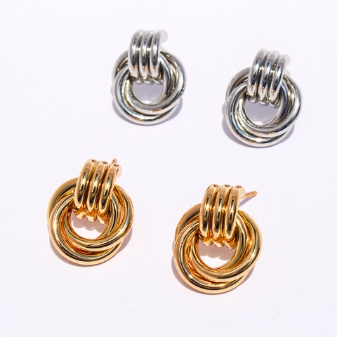 Boucles d'Oreilles Clous Nœud Géométrique à Double Boucle en Laiton Plaqué Or Design Minimaliste pour Femmes Bijoux