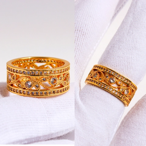 Bague Large en Laiton Vintage Plaqué Or Véritable avec Motif de Feuille Sculpté Creux et Zircon Gioiaux pour Femmes Banquet Fête