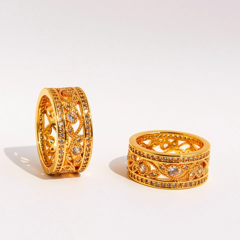 Bague Large en Laiton Vintage Plaqué Or Véritable avec Motif de Feuille Sculpté Creux et Zircon Gioiaux pour Femmes Banquet Fête
