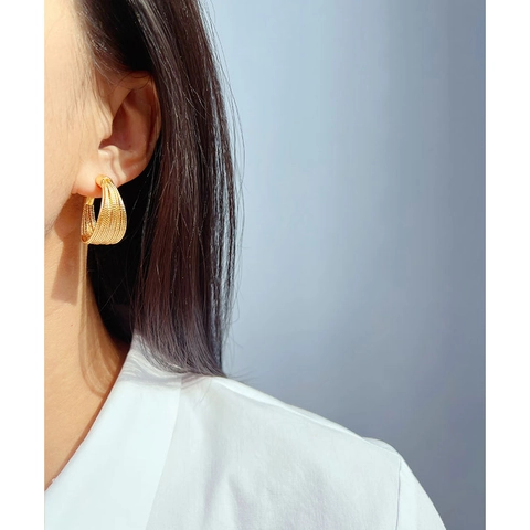 Gold Überzogene Messing Creolen Übertriebene C Form Mehrschichtige Gebürstete Strukturierte Mode Geometrischer Schmuck Für Damen