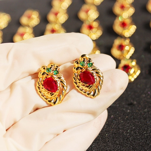 Orecchini A Lobo Fragola Vintage Ottone Placcato Oro Zirconia Con Perno In Argento Stile Palazzo Francese Per Donna